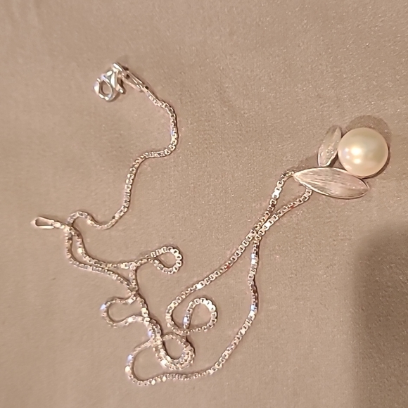 Natural freshwater pearl with leaves sterling silver necklace - Picture 4 of 4